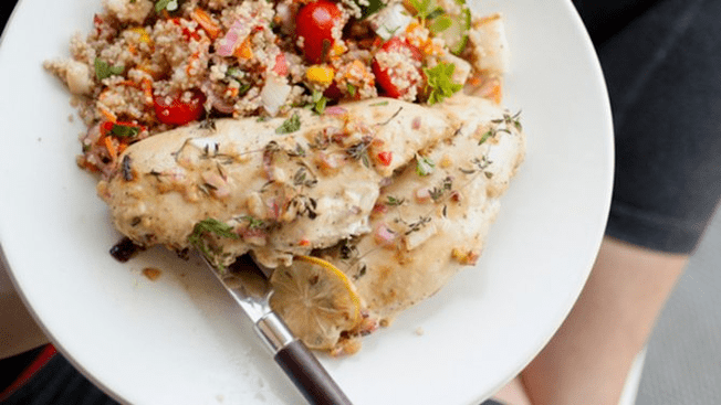 salmon me quinoa në një dietë proteinike